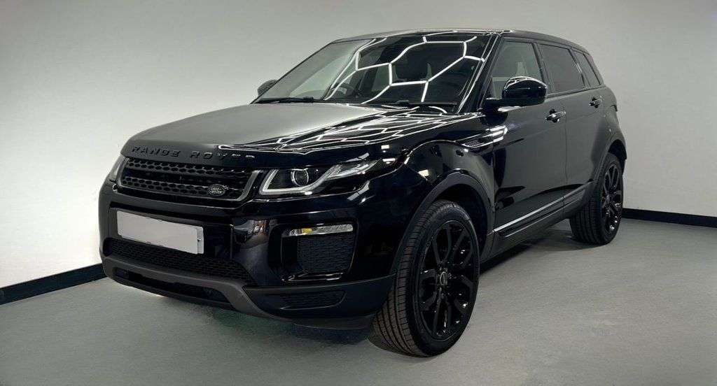 A 2019 LAND ROVER RANGE ROVER EVOQUE 2.0 TD4 SE TECH MHEV 5d 178 BHP A 2019 LAND ROVER RANGE ROVER EVOQUE 2.0 TD4 SE TECH MHEV 5d 178 BHP