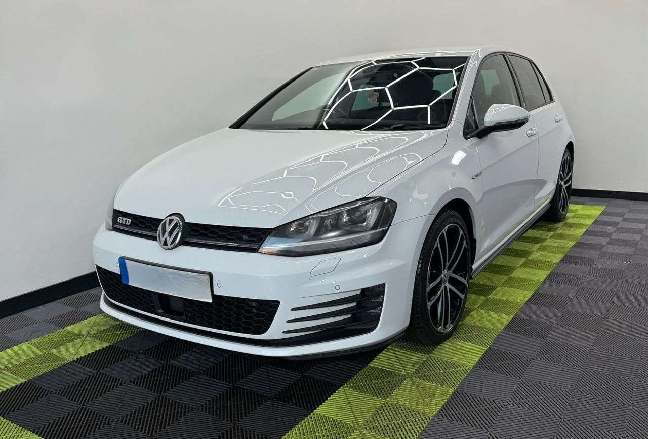 A 2013 VOLKSWAGEN GOLF 2.0 GTD 5d 181 BHP A 2013 VOLKSWAGEN GOLF 2.0 GTD 5d 181 BHP