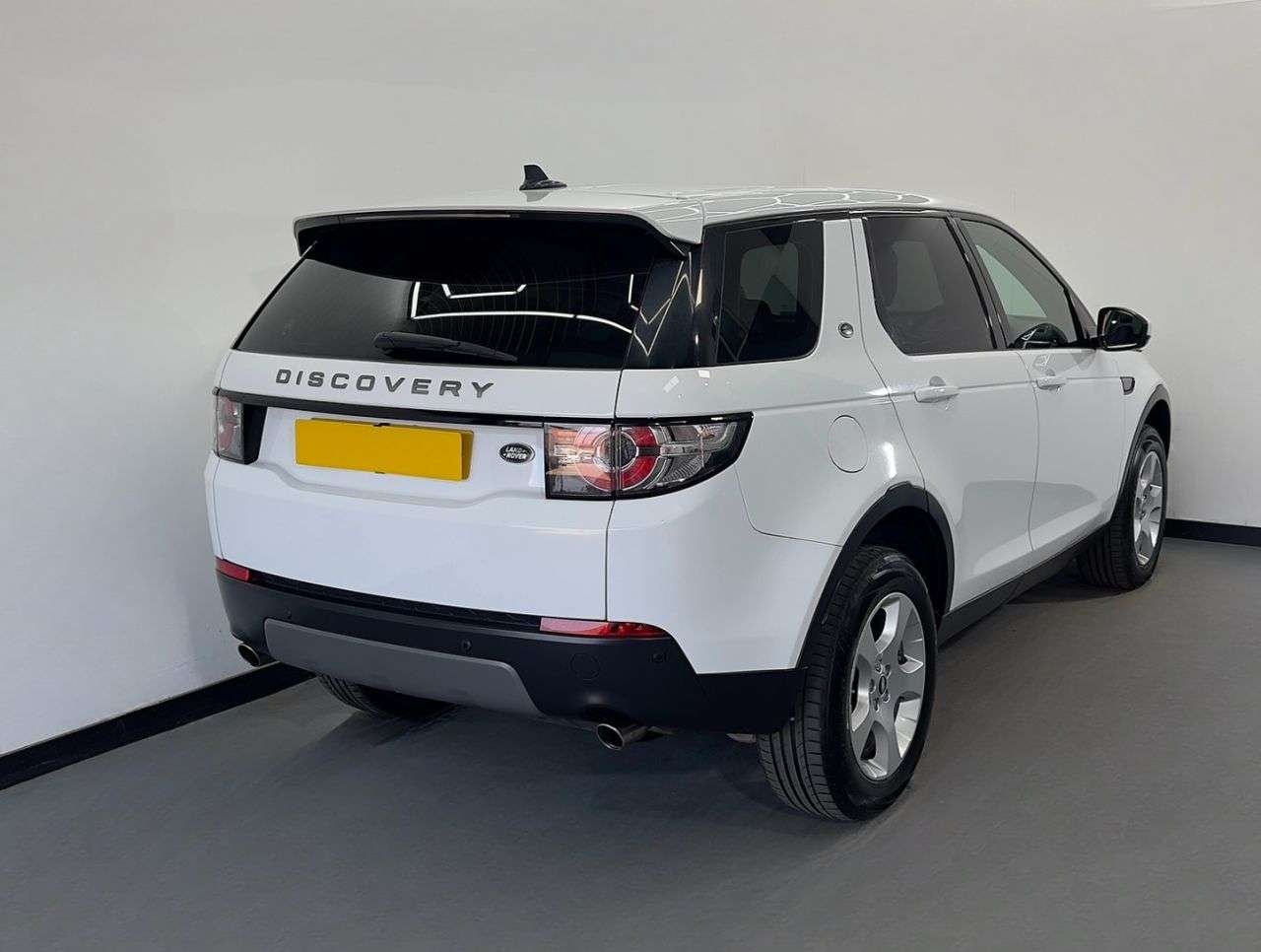 A 2015 LAND ROVER DISCOVERY SPORT TD4 SE TECH A 2015 LAND ROVER DISCOVERY SPORT TD4 SE TECH