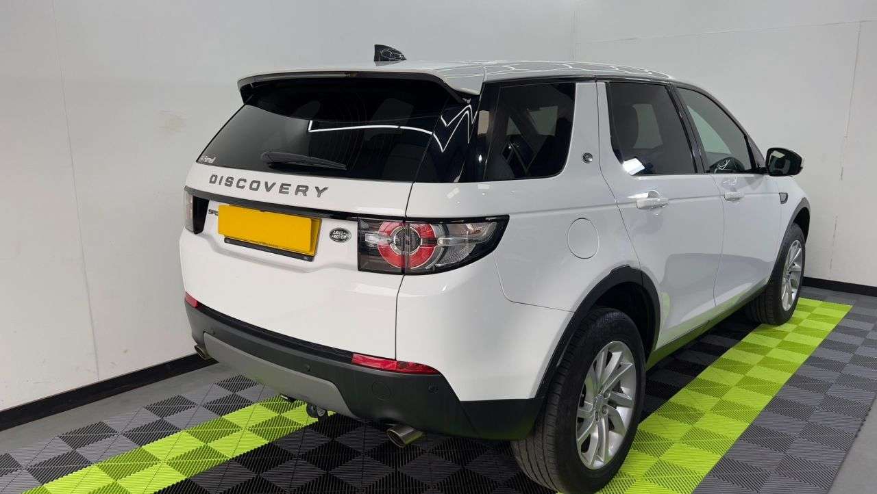 A 2018 LAND ROVER DISCOVERY SPORT 2.0 TD4 SE TECH 5d 180 BHP A 2018 LAND ROVER DISCOVERY SPORT 2.0 TD4 SE TECH 5d 180 BHP