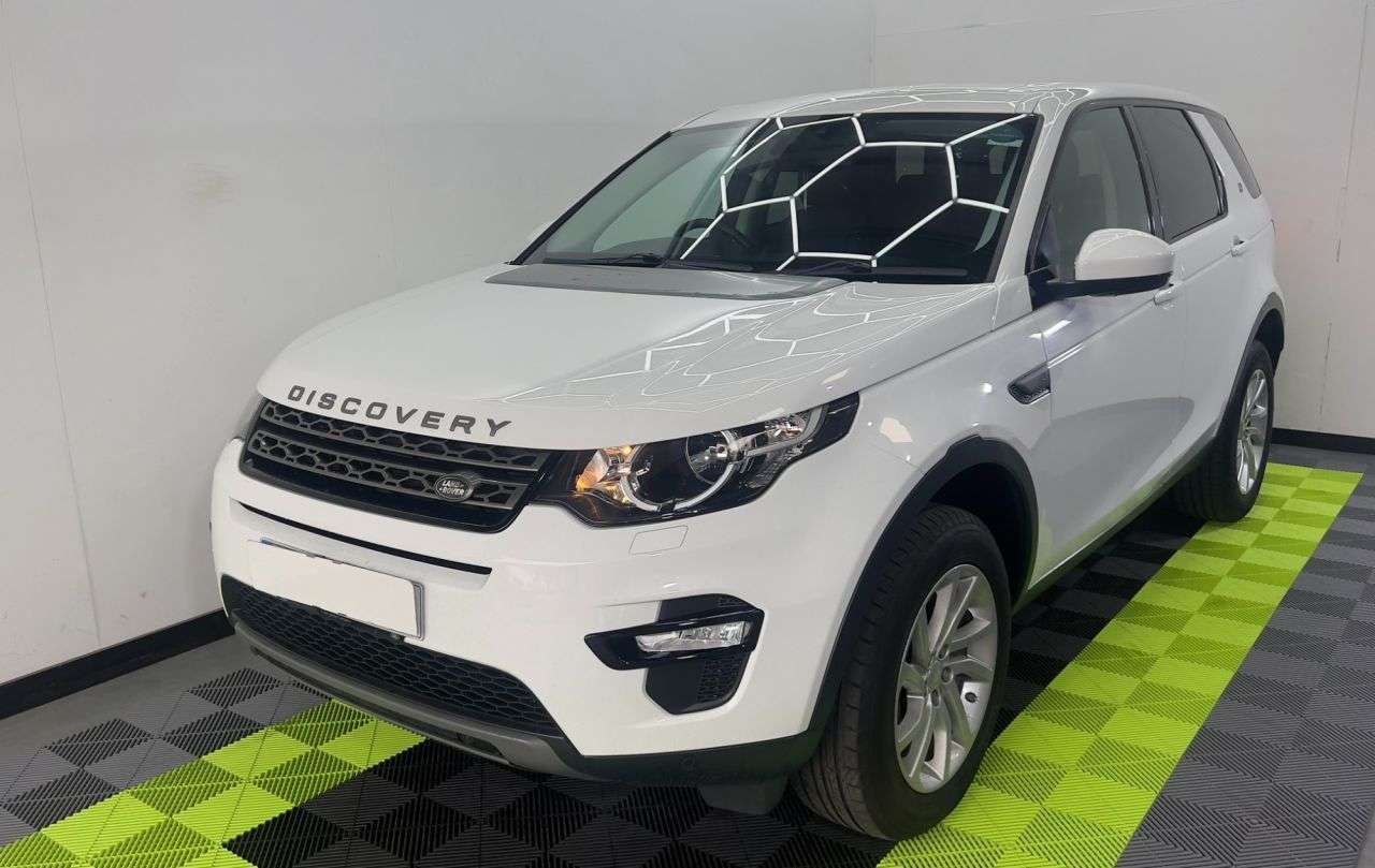 A 2018 LAND ROVER DISCOVERY SPORT 2.0 TD4 SE TECH 5d 180 BHP A 2018 LAND ROVER DISCOVERY SPORT 2.0 TD4 SE TECH 5d 180 BHP