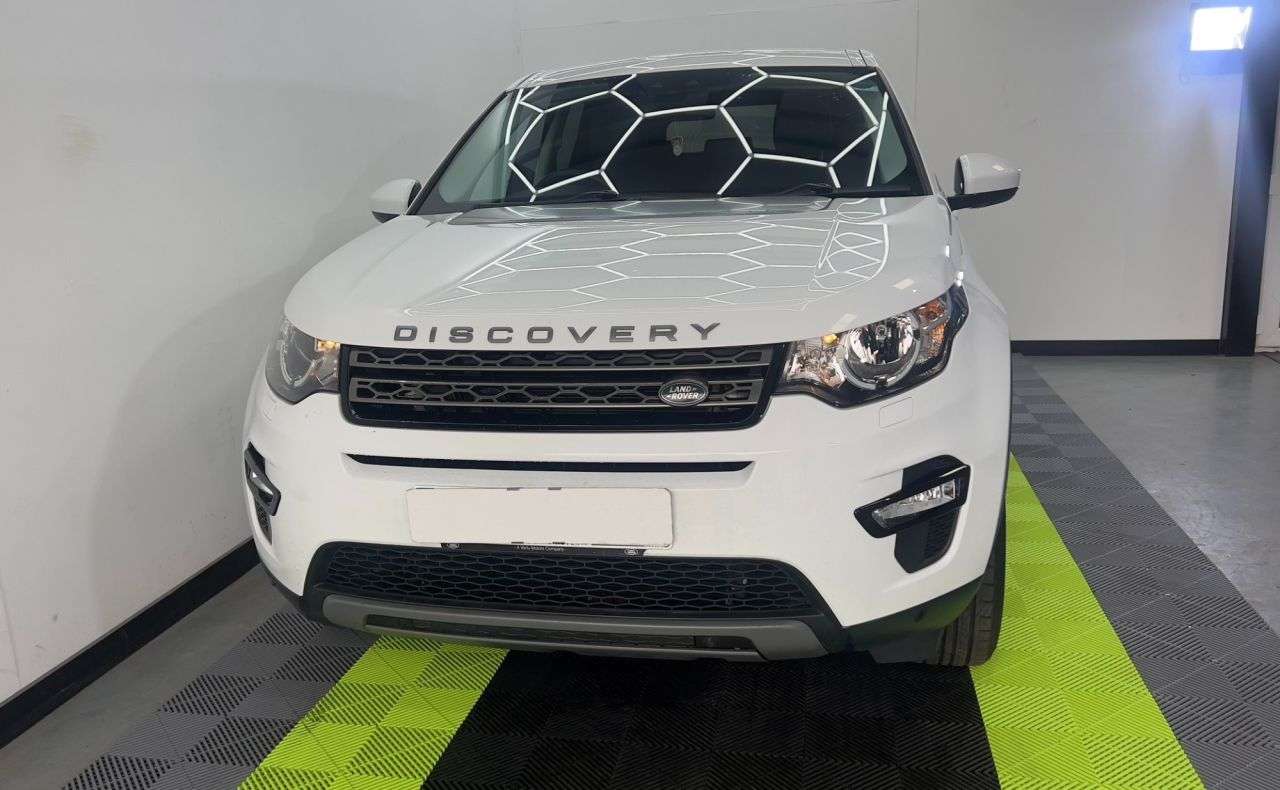 A 2018 LAND ROVER DISCOVERY SPORT 2.0 TD4 SE TECH 5d 180 BHP A 2018 LAND ROVER DISCOVERY SPORT 2.0 TD4 SE TECH 5d 180 BHP