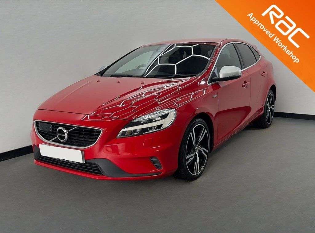 A 2016 VOLVO V40 2.0 D4 R-DESIGN PRO 5d 188 BHP A 2016 VOLVO V40 2.0 D4 R-DESIGN PRO 5d 188 BHP