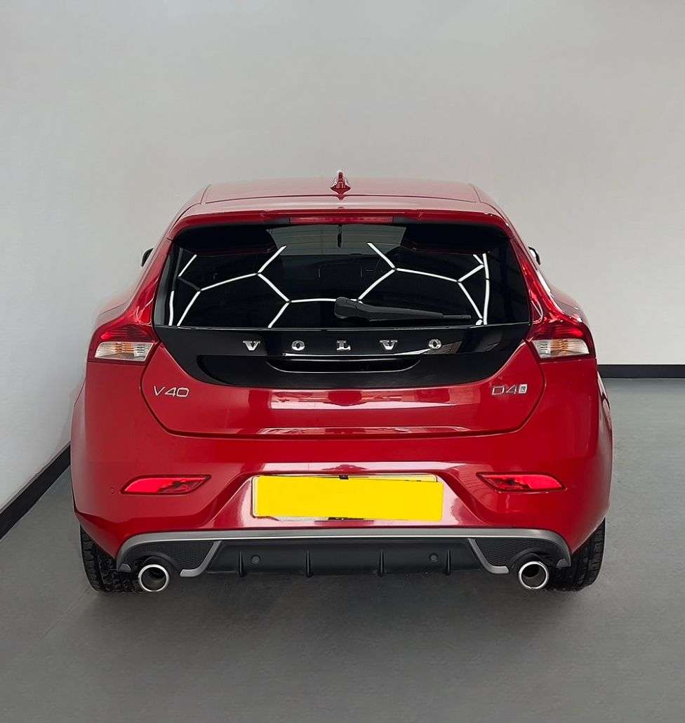 2016 VOLVO V40 2016 VOLVO V40