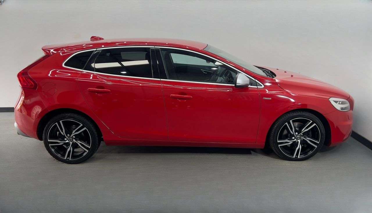 2016 VOLVO V40 2016 VOLVO V40