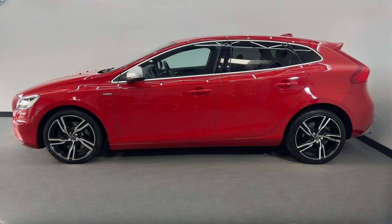 2016 VOLVO V40 2016 VOLVO V40