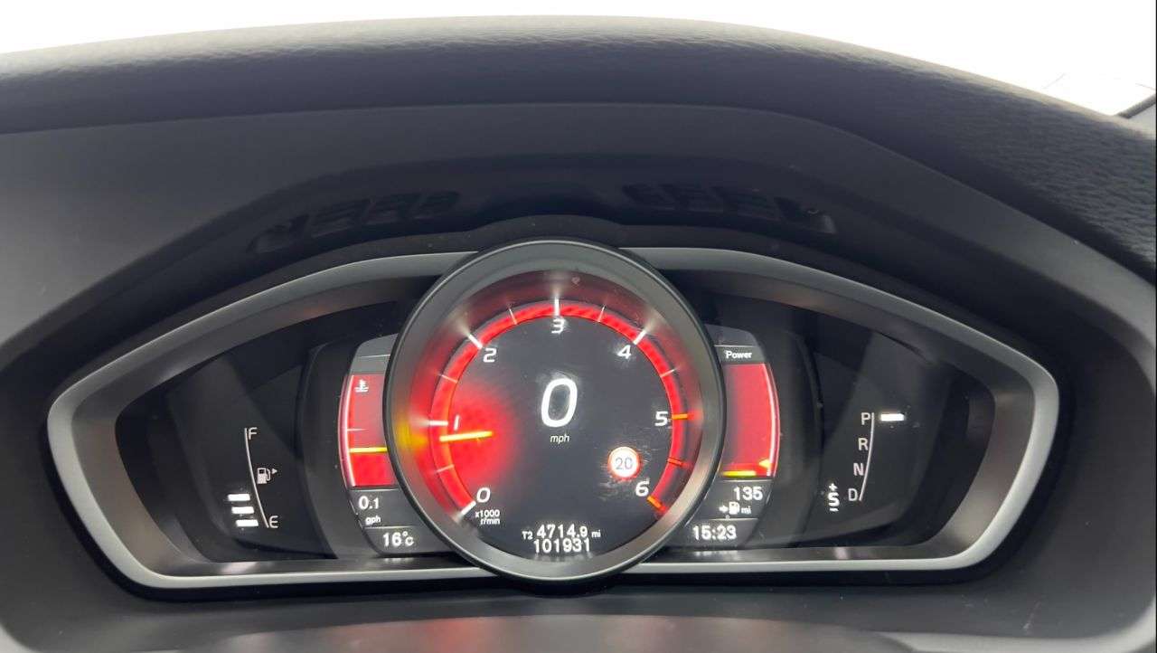 2016 VOLVO V40 2016 VOLVO V40