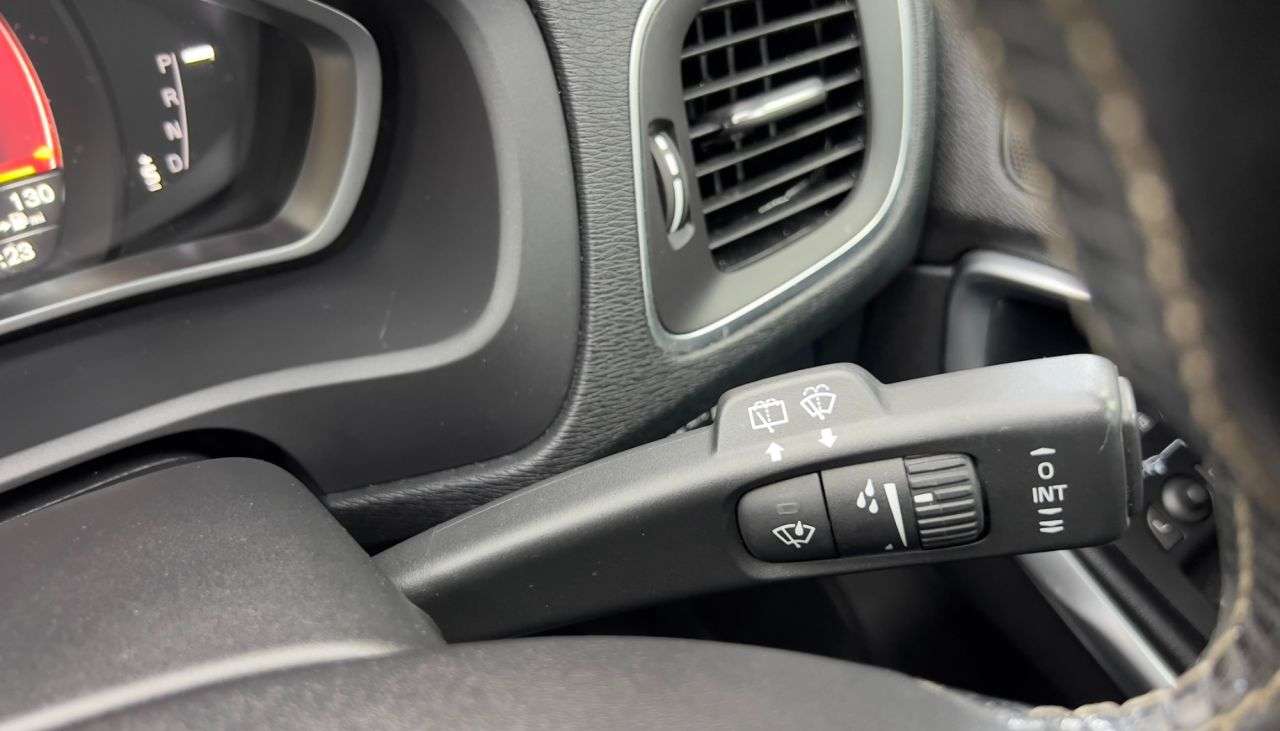 2016 VOLVO V40 2016 VOLVO V40