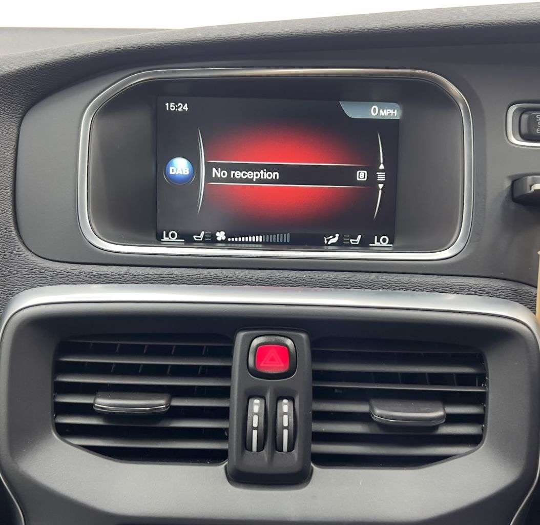 2016 VOLVO V40 2016 VOLVO V40