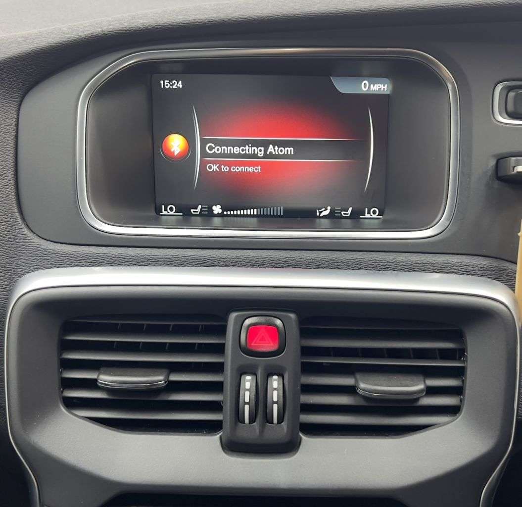 2016 VOLVO V40 2016 VOLVO V40