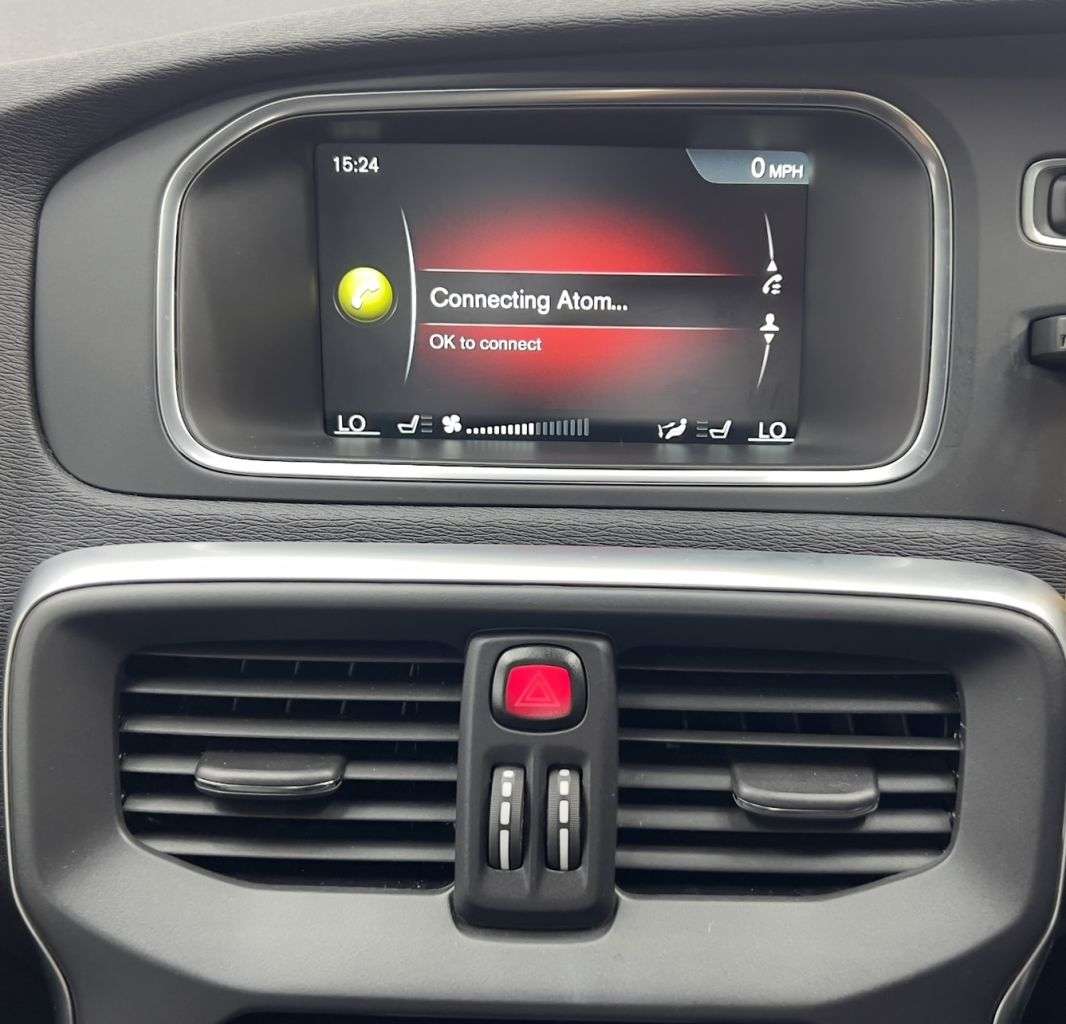 2016 VOLVO V40 2016 VOLVO V40