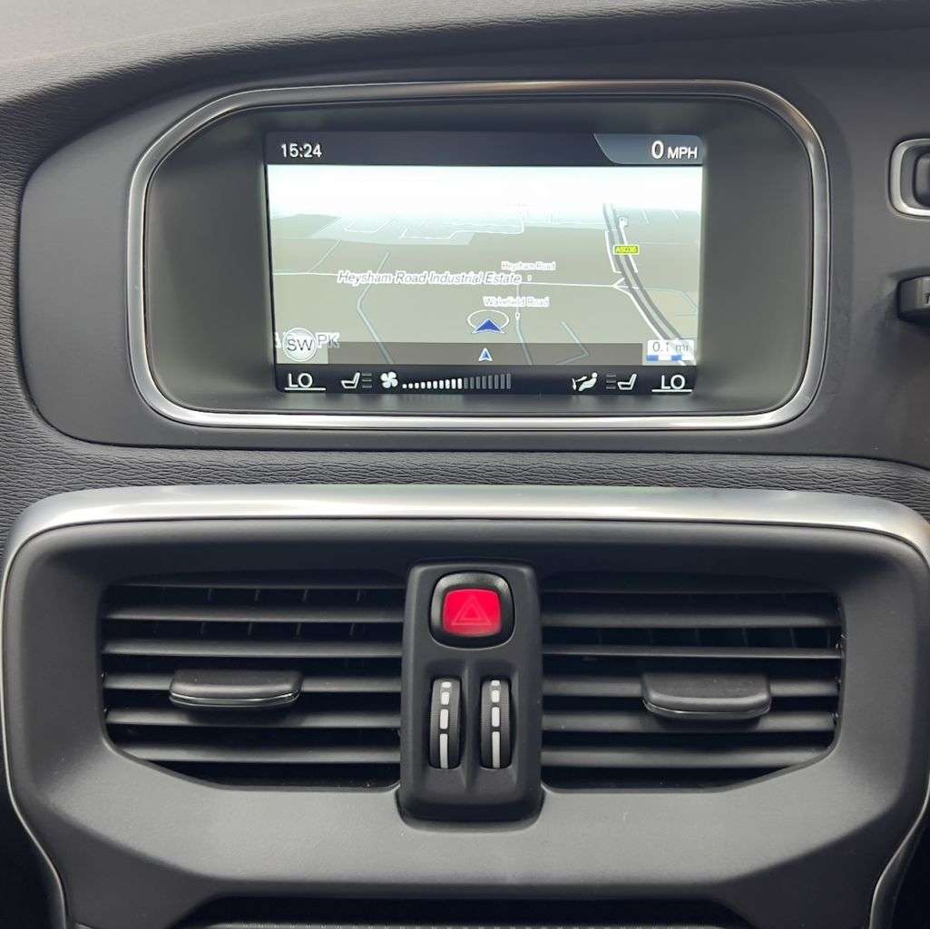 2016 VOLVO V40 2016 VOLVO V40