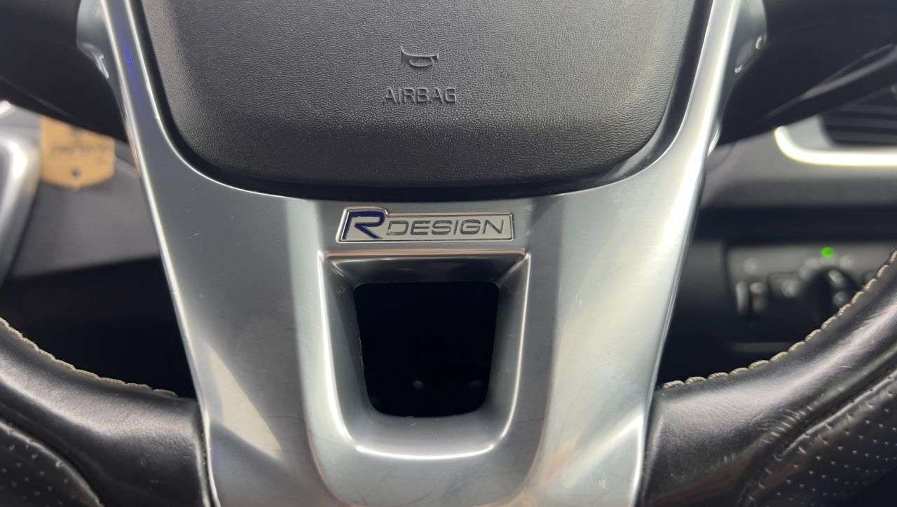 2016 VOLVO V40 2016 VOLVO V40