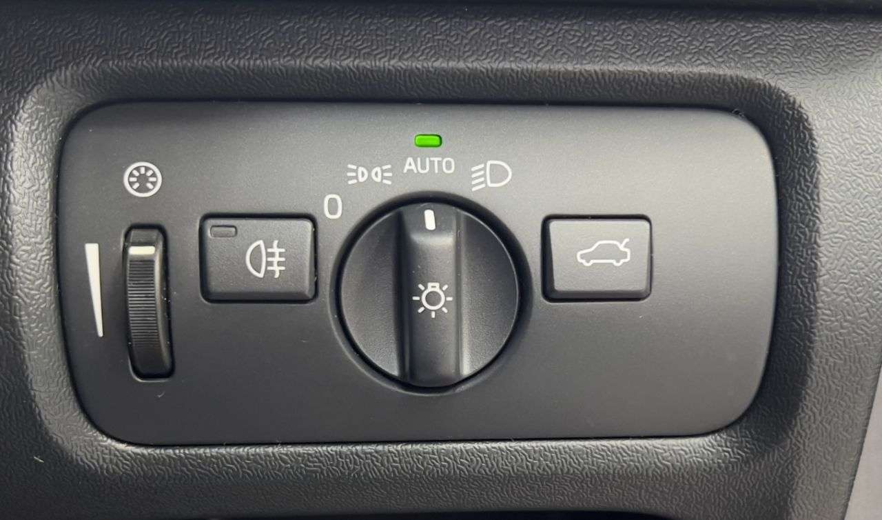 2016 VOLVO V40 2016 VOLVO V40