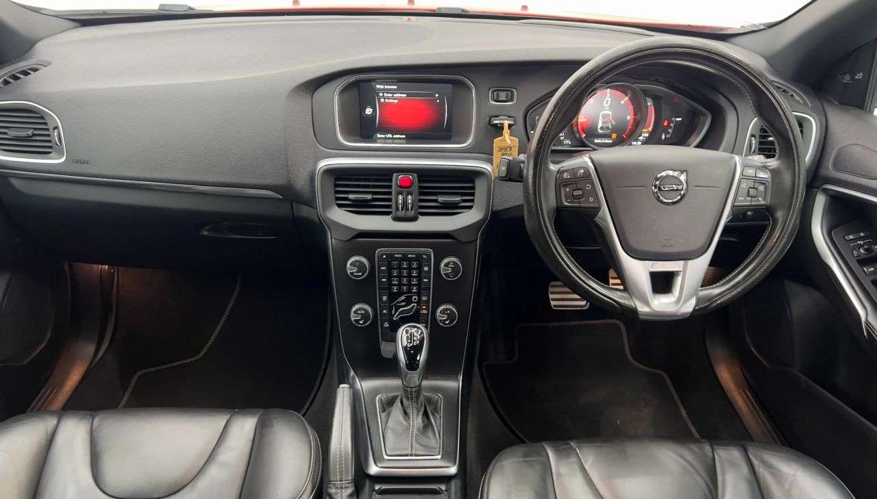 2016 VOLVO V40 2016 VOLVO V40