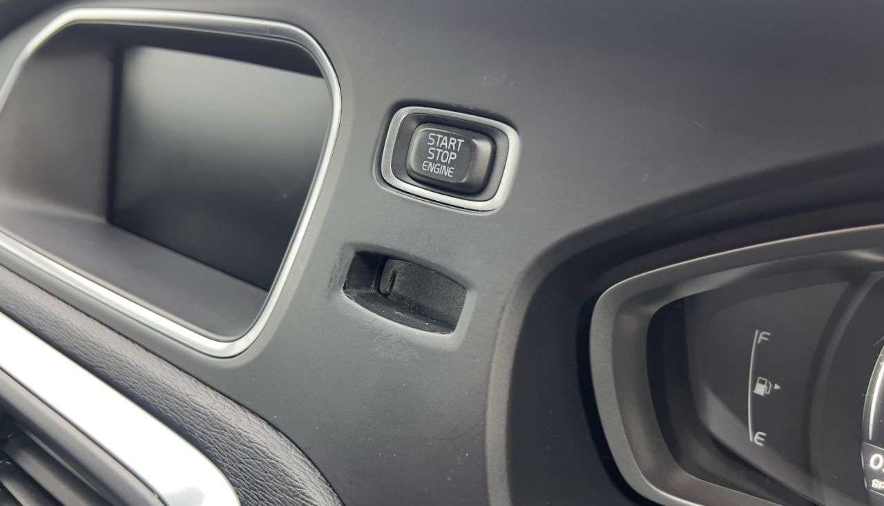 2016 VOLVO V40 2016 VOLVO V40