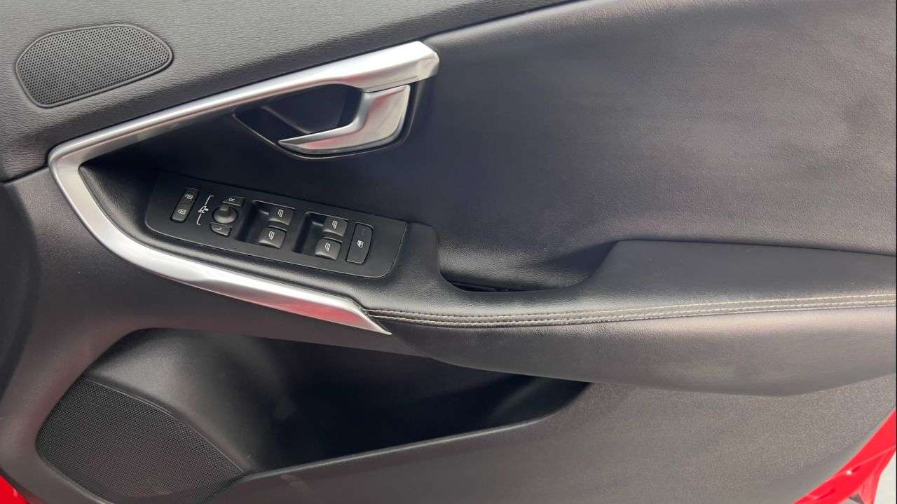 2016 VOLVO V40 2016 VOLVO V40