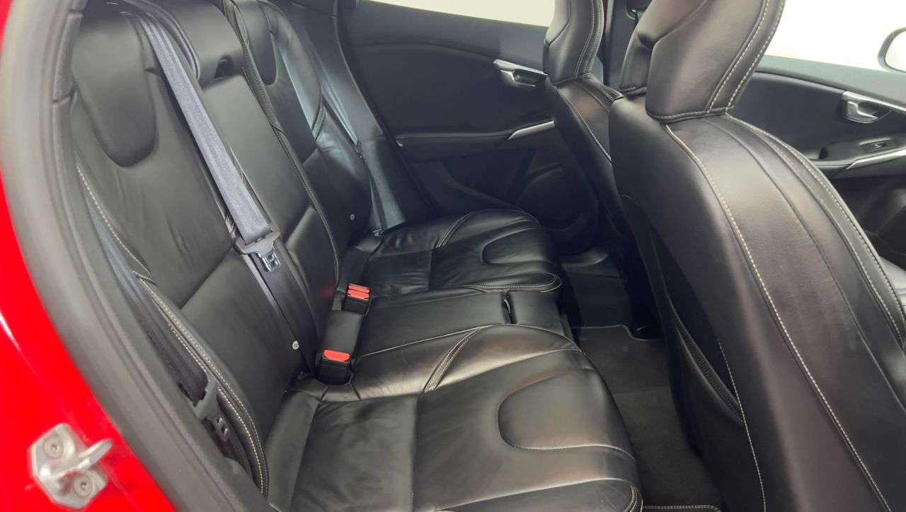 2016 VOLVO V40 2016 VOLVO V40