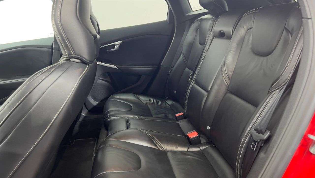 2016 VOLVO V40 2016 VOLVO V40