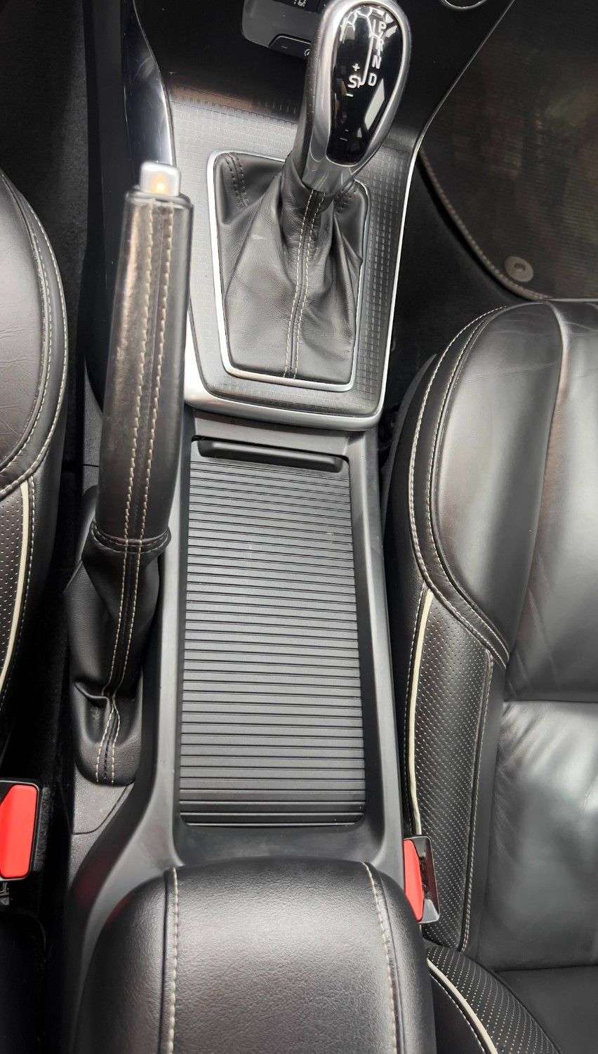 2016 VOLVO V40 2016 VOLVO V40