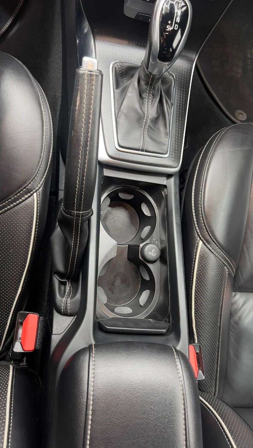 2016 VOLVO V40 2016 VOLVO V40