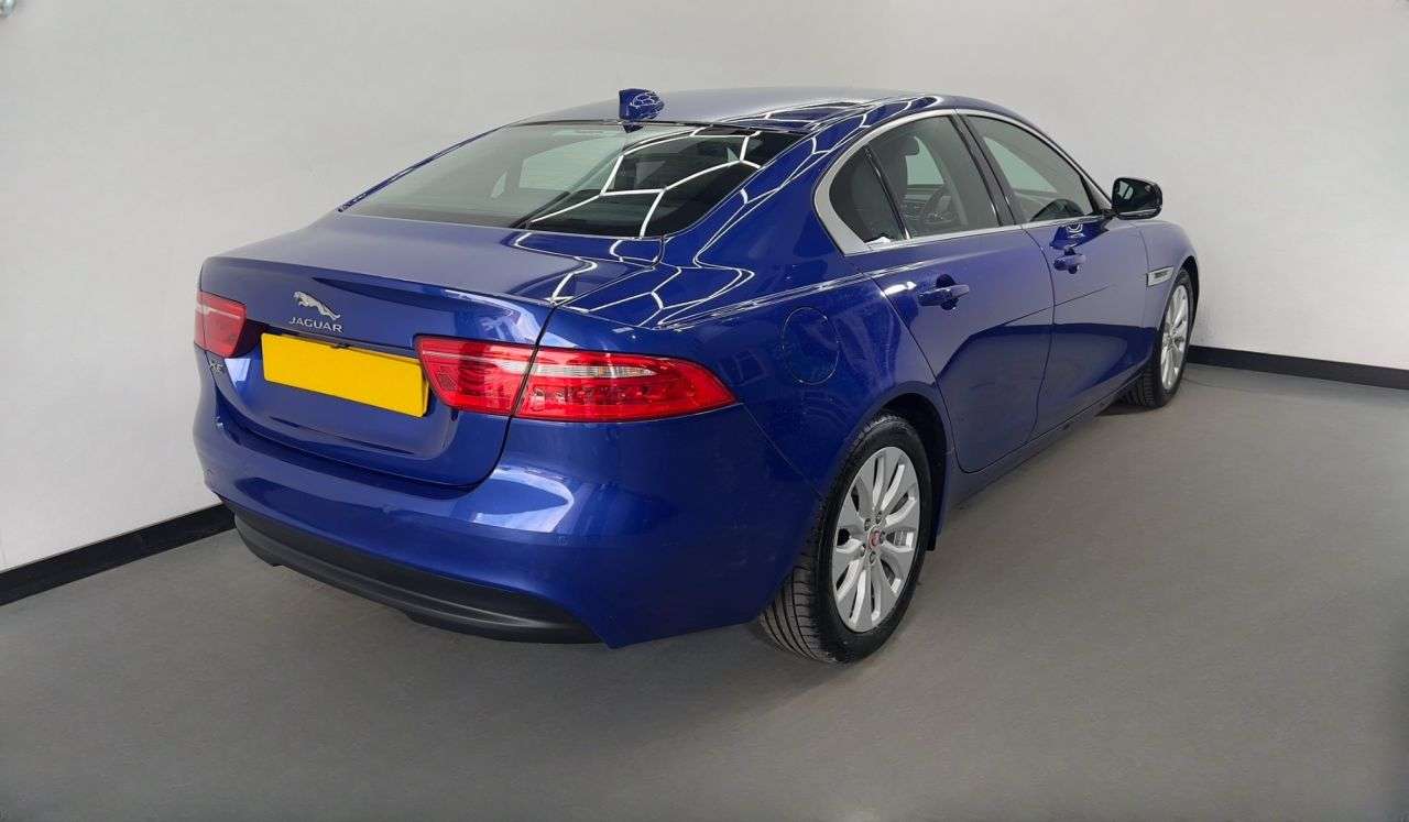 A 2017 JAGUAR XE 2.0 D PRESTIGE 4d 161 BHP A 2017 JAGUAR XE 2.0 D PRESTIGE 4d 161 BHP