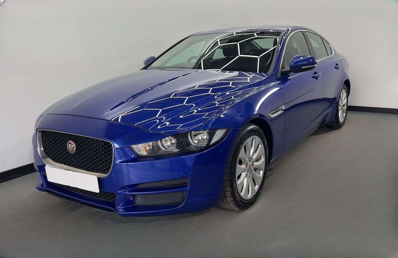 A 2017 JAGUAR XE 2.0 D PRESTIGE 4d 161 BHP A 2017 JAGUAR XE 2.0 D PRESTIGE 4d 161 BHP