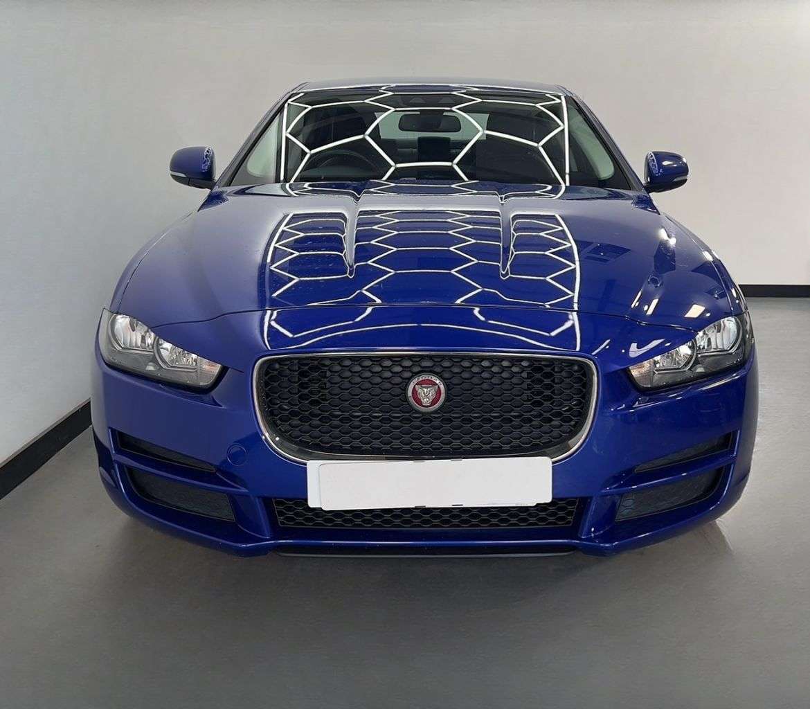 A 2017 JAGUAR XE 2.0 D PRESTIGE 4d 161 BHP A 2017 JAGUAR XE 2.0 D PRESTIGE 4d 161 BHP