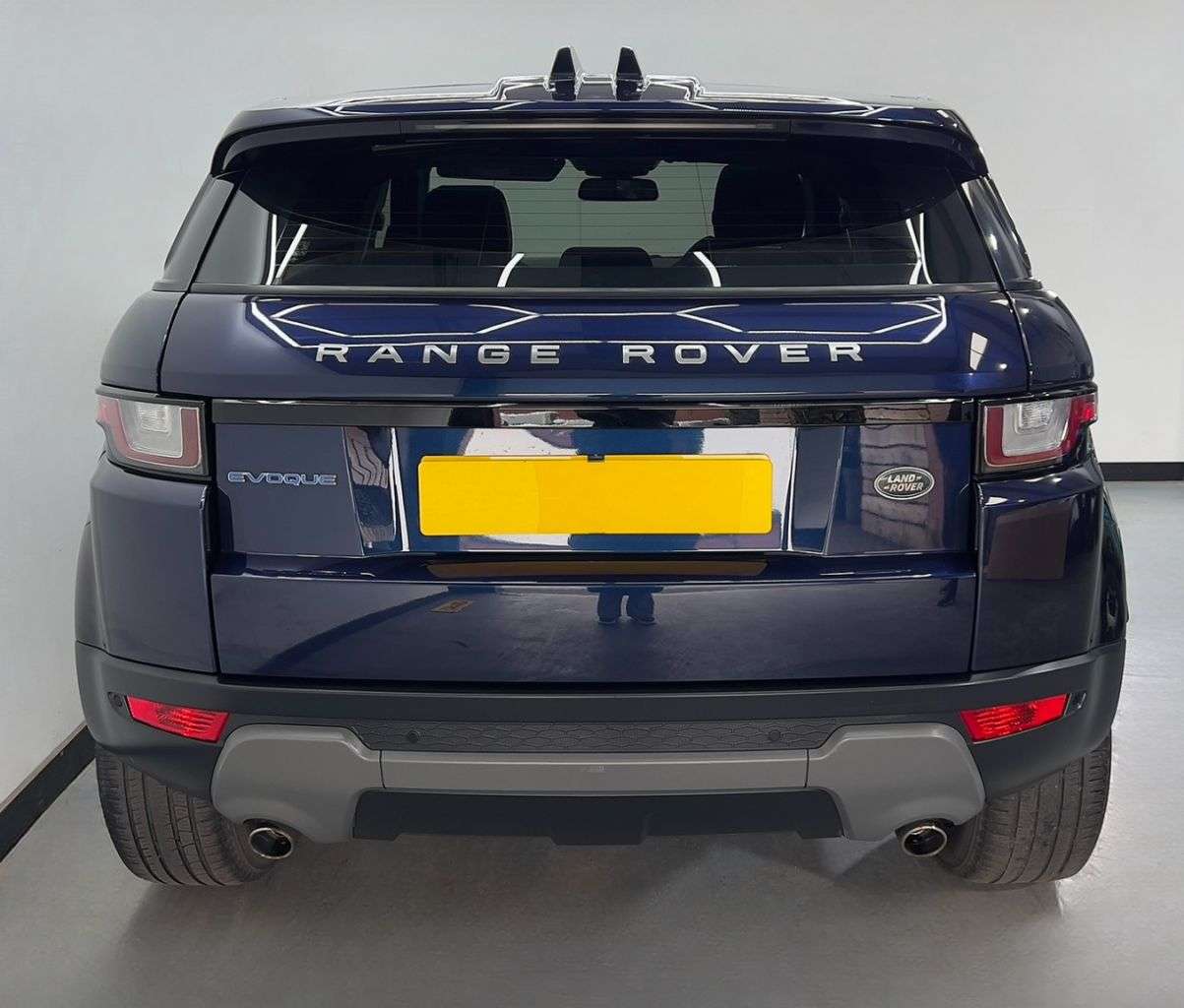 A 2017 LAND ROVER RANGE ROVER EVOQUE 2.0 ED4 SE TECH 5d 148 BHP A 2017 LAND ROVER RANGE ROVER EVOQUE 2.0 ED4 SE TECH 5d 148 BHP