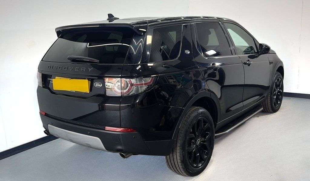 A 2015 LAND ROVER DISCOVERY SPORT 2.2 SD4 HSE 5d 190 BHP A 2015 LAND ROVER DISCOVERY SPORT 2.2 SD4 HSE 5d 190 BHP
