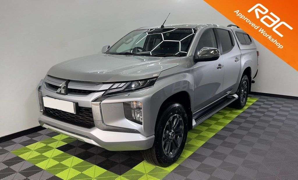 A 2020 MITSUBISHI L200 2.3 DI-D WARRIOR DCB 148 BHP A 2020 MITSUBISHI L200 2.3 DI-D WARRIOR DCB 148 BHP