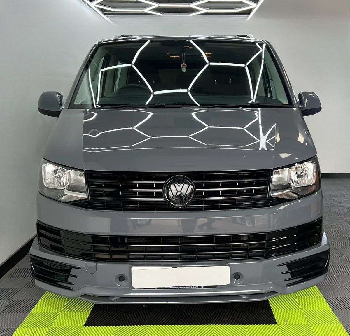 A 2016 VOLKSWAGEN TRANSPORTER SHUTTLE 2.0 T30 TDI SHUTTLE S BMT 5d 101 BHP A 2016 VOLKSWAGEN TRANSPORTER SHUTTLE 2.0 T30 TDI SHUTTLE S BMT 5d 101 BHP