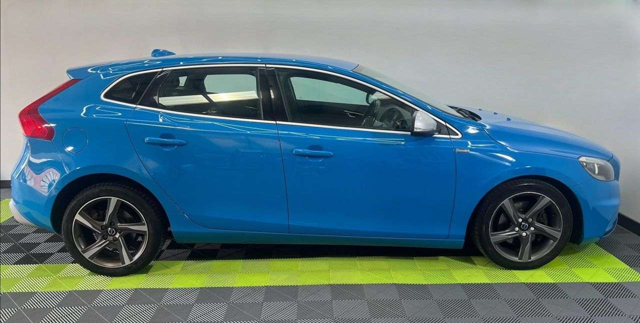 null VOLVO V40 null VOLVO V40