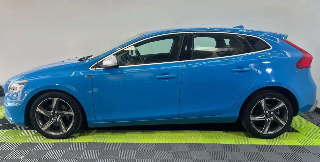 null VOLVO V40 null VOLVO V40