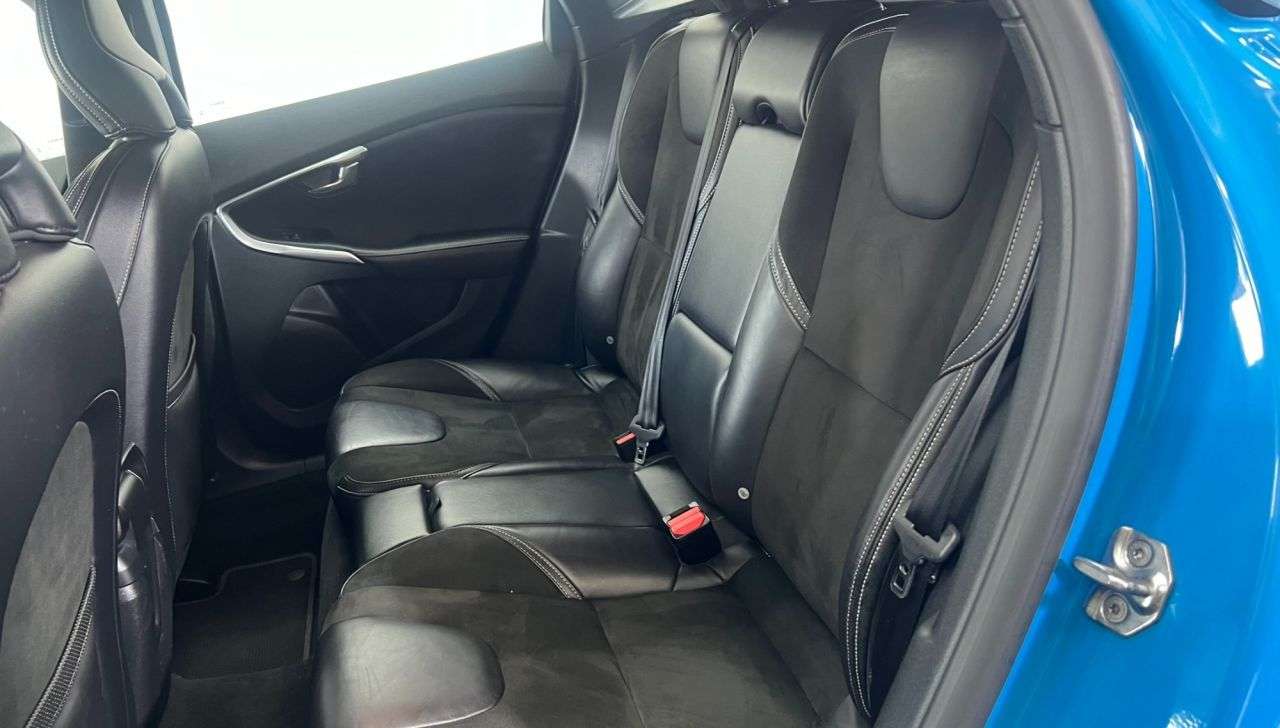 null VOLVO V40 null VOLVO V40