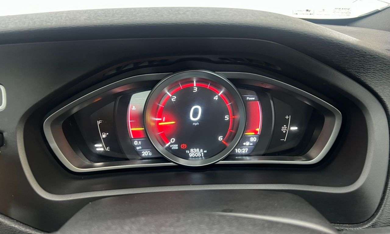 null VOLVO V40 null VOLVO V40