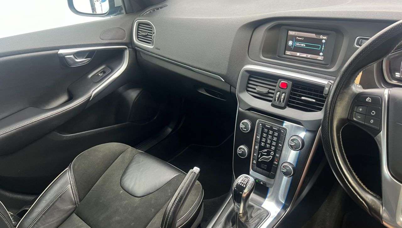 null VOLVO V40 null VOLVO V40