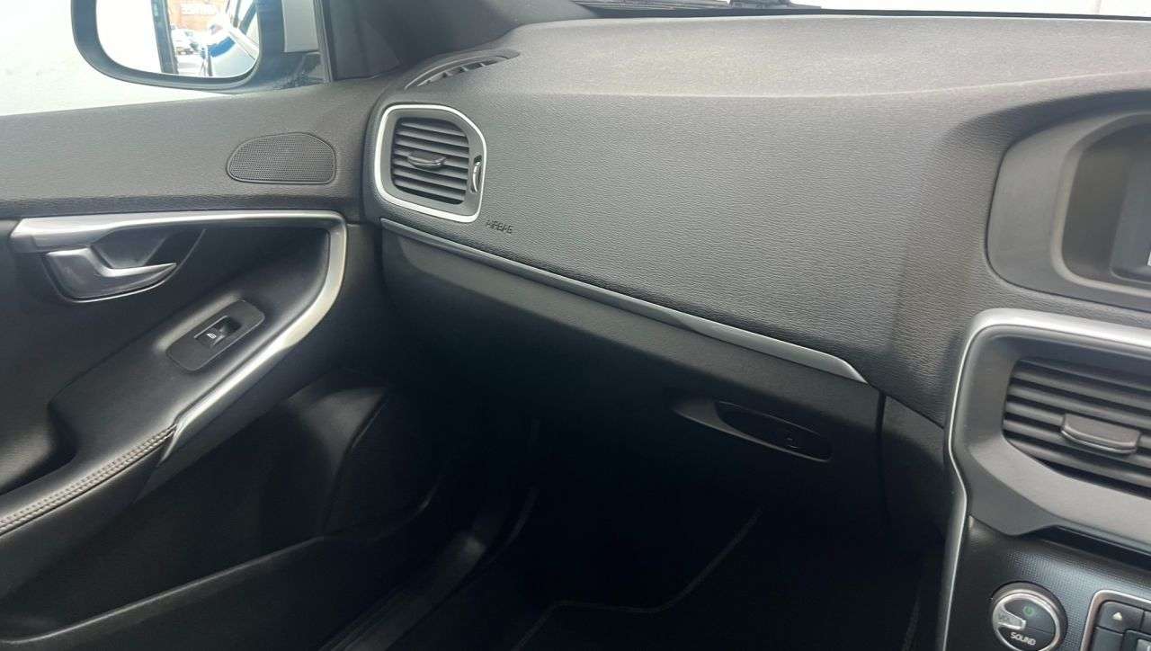 null VOLVO V40 null VOLVO V40