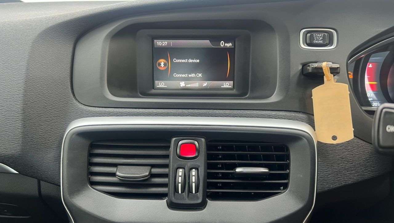 null VOLVO V40 null VOLVO V40