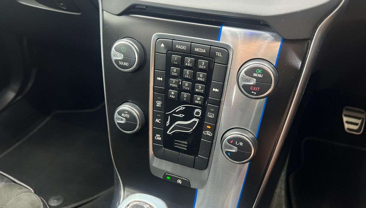 null VOLVO V40 null VOLVO V40