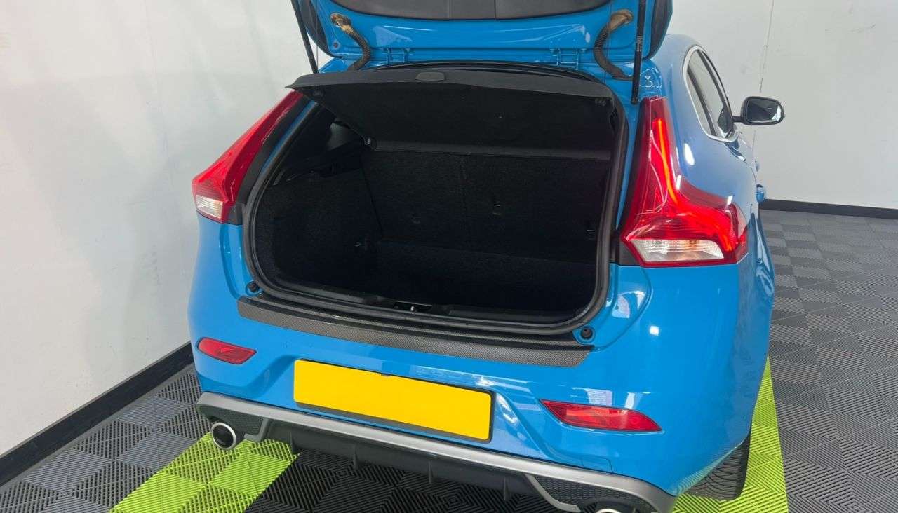 null VOLVO V40 null VOLVO V40