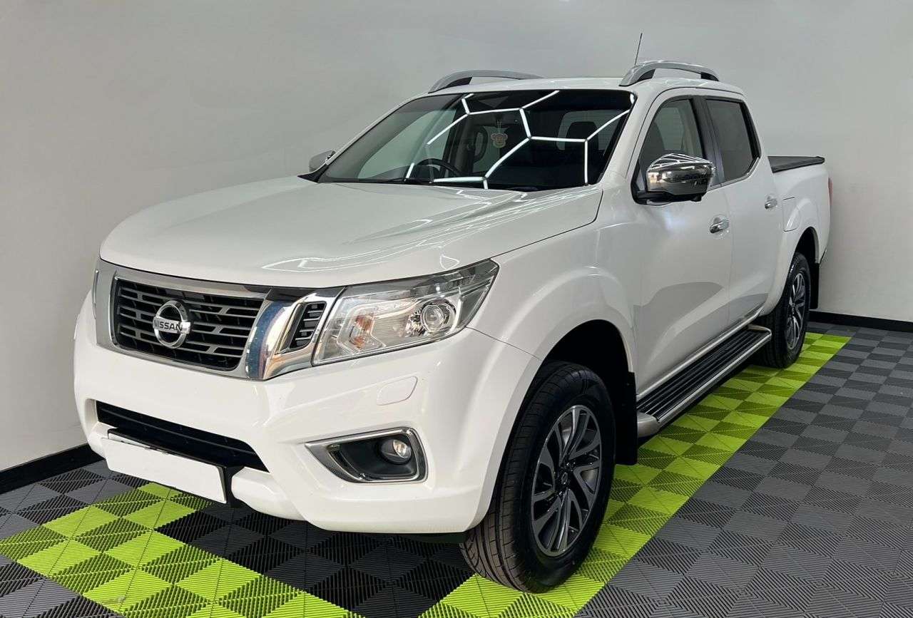 A 2016 NISSAN NP300 NAVARA 2.3 DCI TEKNA 4X4 SHR DCB 190 BHP A 2016 NISSAN NP300 NAVARA 2.3 DCI TEKNA 4X4 SHR DCB 190 BHP