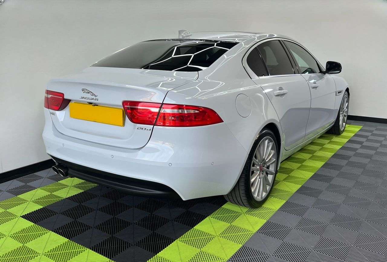 A 2017 JAGUAR XE 2.0 PORTFOLIO 4d 178 BHP A 2017 JAGUAR XE 2.0 PORTFOLIO 4d 178 BHP