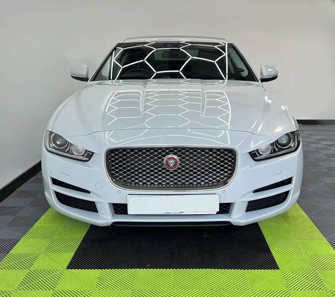 A 2017 JAGUAR XE 2.0 PORTFOLIO 4d 178 BHP A 2017 JAGUAR XE 2.0 PORTFOLIO 4d 178 BHP