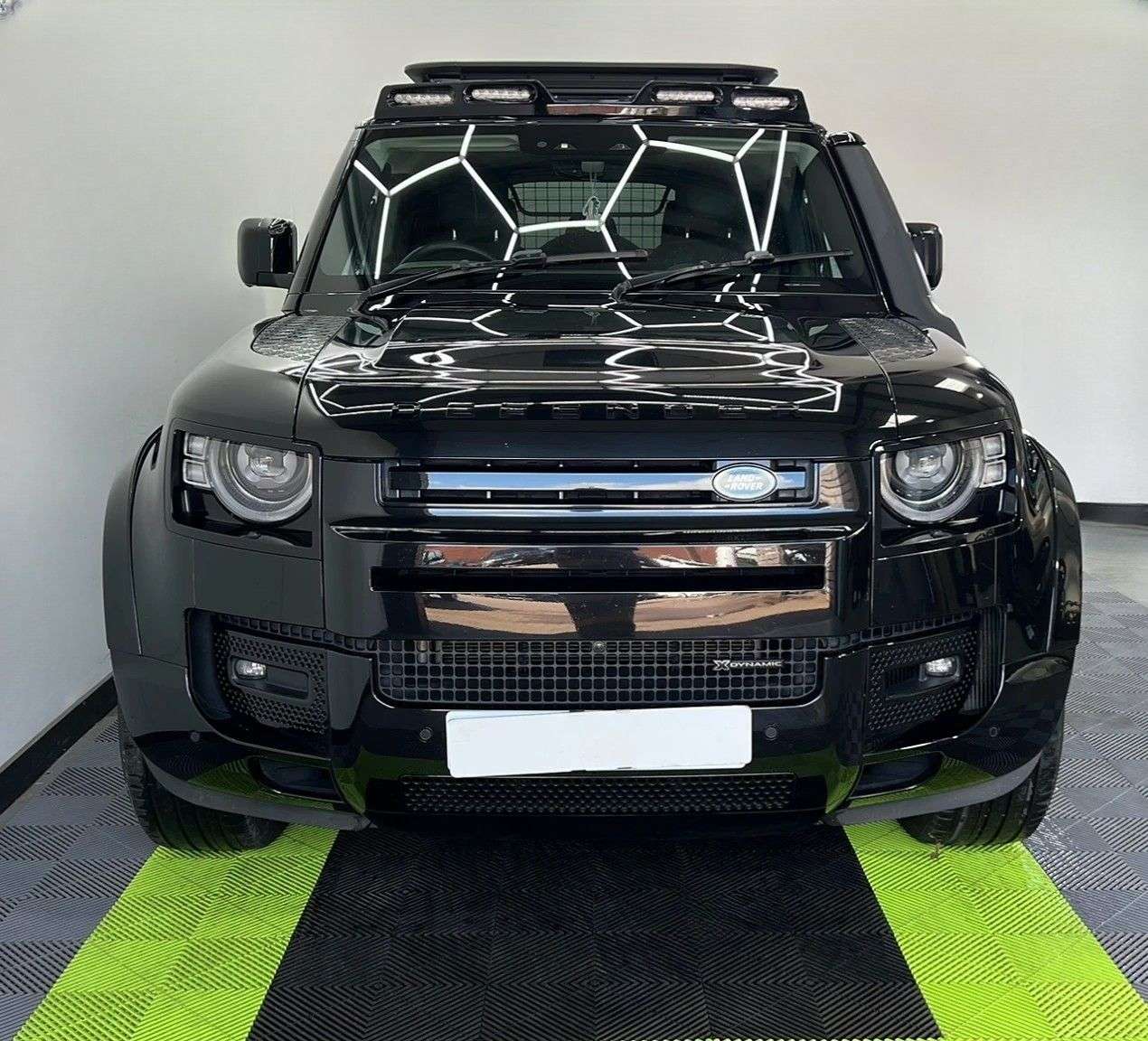 A 2021 LAND ROVER DEFENDER 3.0 X-DYNAMIC HSE MHEV 5d 295 BHP A 2021 LAND ROVER DEFENDER 3.0 X-DYNAMIC HSE MHEV 5d 295 BHP