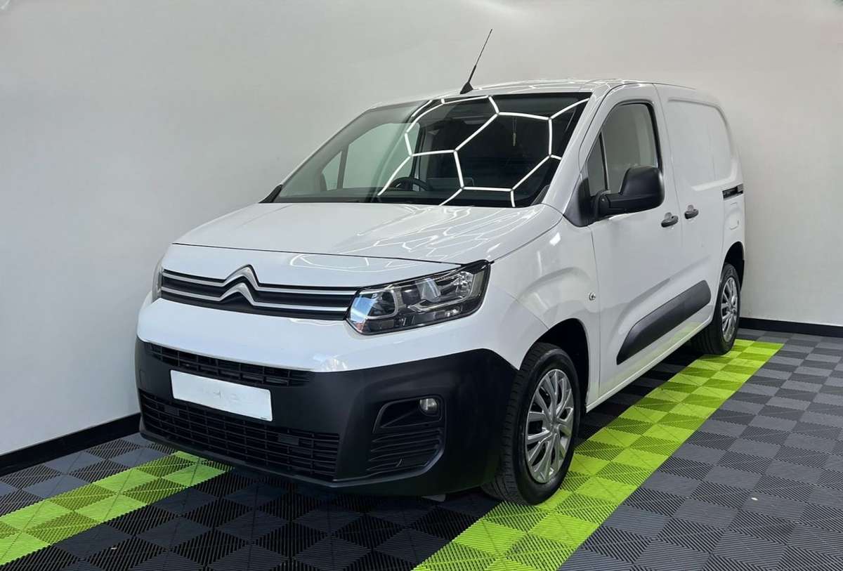 Check out this Citroen Berlingo 2021 Diesel Manual