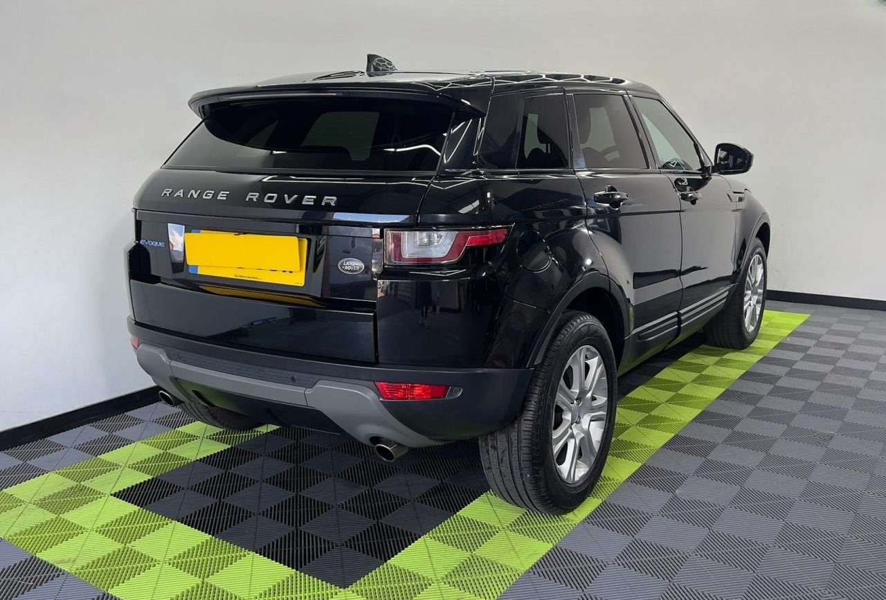 A 2017 LAND ROVER RANGE ROVER EVOQUE 2.0 ED4 SE TECH 5d 148 BHP A 2017 LAND ROVER RANGE ROVER EVOQUE 2.0 ED4 SE TECH 5d 148 BHP