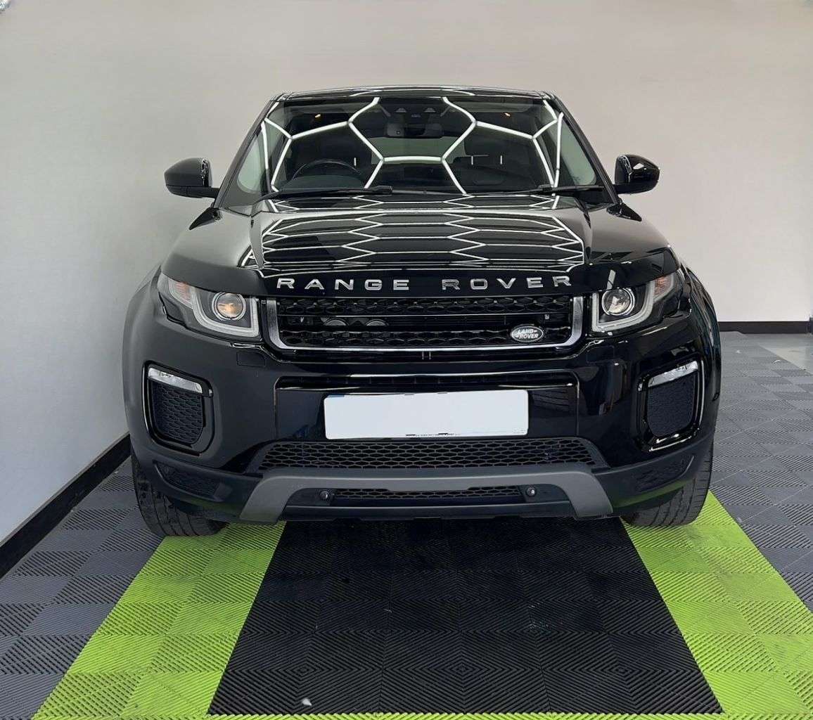 A 2017 LAND ROVER RANGE ROVER EVOQUE 2.0 ED4 SE TECH 5d 148 BHP A 2017 LAND ROVER RANGE ROVER EVOQUE 2.0 ED4 SE TECH 5d 148 BHP