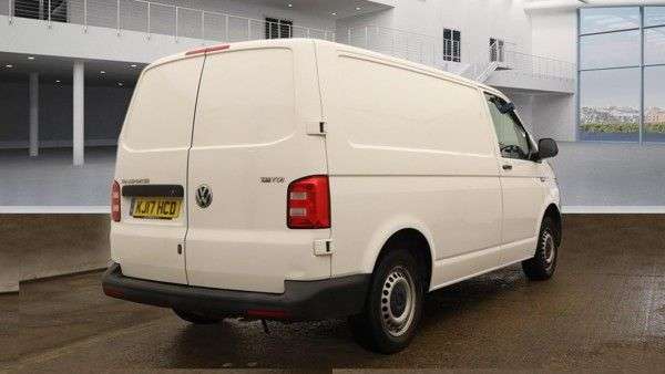 A 2017 VOLKSWAGEN TRANSPORTER 2.0 T26 TDI P/V STARTLINE BMT 83 BHP A 2017 VOLKSWAGEN TRANSPORTER 2.0 T26 TDI P/V STARTLINE BMT 83 BHP