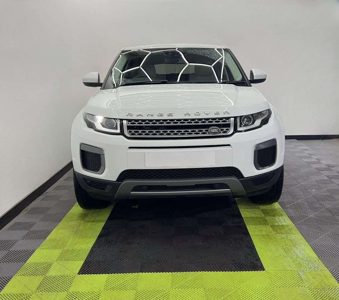 A 2017 LAND ROVER RANGE ROVER EVOQUE 2.0 ED4 SE 5d 148 BHP A 2017 LAND ROVER RANGE ROVER EVOQUE 2.0 ED4 SE 5d 148 BHP